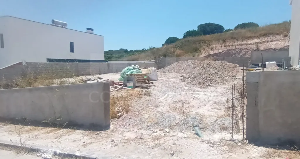 Building Plot with Approved Project - Alenquer