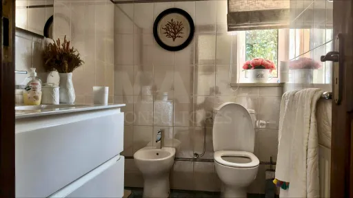 Moradia T5 de Prestígio com Vista Mar, Terreno de 2.075 m² e Detalhes Artísticos Exclusivos