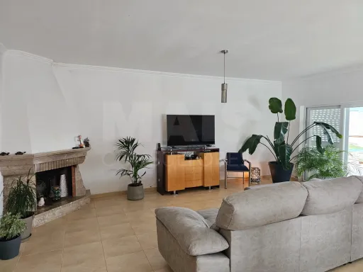 Excelente moradia T4 (4 suites) a 50 minutos de Lisboa