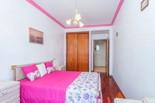 Apartamento T3 excelente localização no Porto Alto