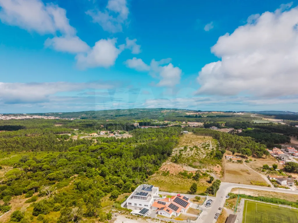 Moradia T3 Térrea com Garagem e Pátio no Nadadouro