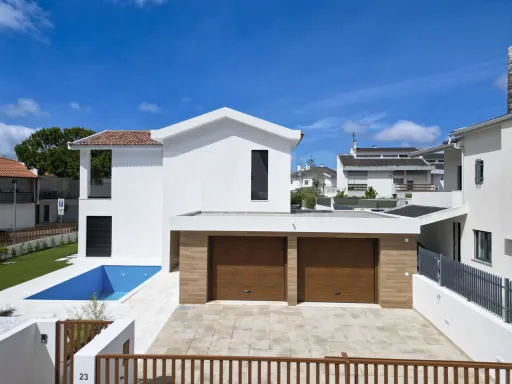 Moradia nova com piscina T4 em Linda a Velha