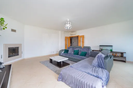 Apartamento T3 com 4 Varandas, Excelentes Áreas e Conforto Total – Praceta Tranquila, no Porto Alto em Samora Correia