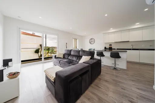 Apartamento T2 |Semi-novo | Varanda | Garagem Box |Atouguia da Baleia, Peniche