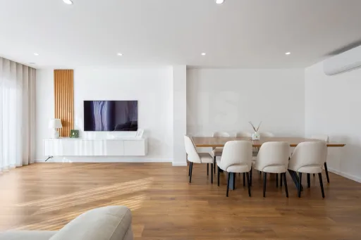 Apartamento T3 semi-novo vista mar com garagem