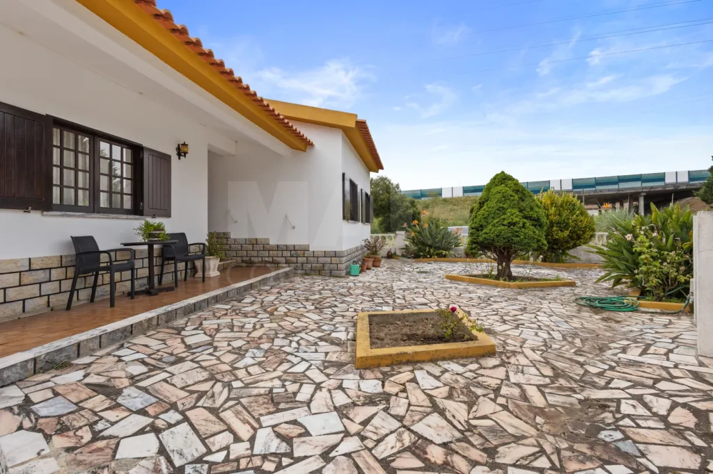 Moradia Térrea T4 em terreno de 2.605m2 em Olho Marinho