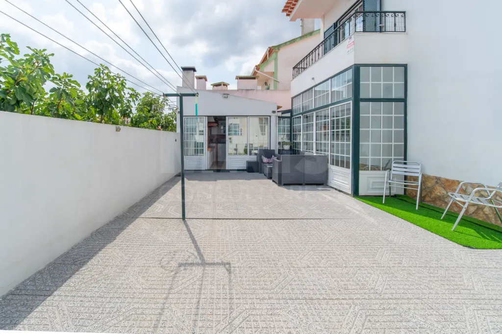 Moradia T3+1 com Garagem no Carregado