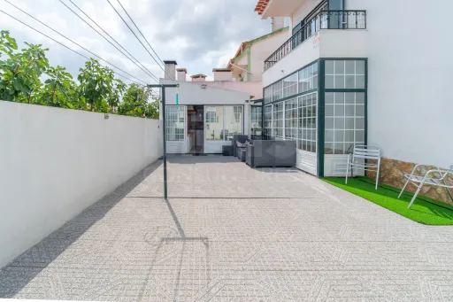 Moradia T3+1 com Garagem no Carregado