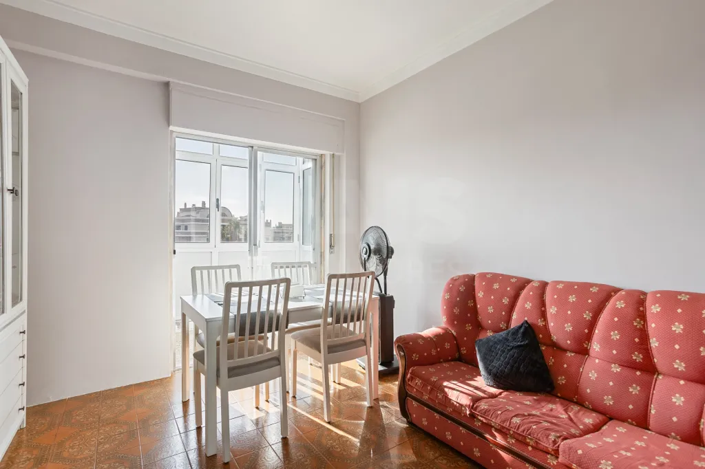 2-Bedroom Apartment with Excellent Potential | Sacavém | 5th Floor with Elevator