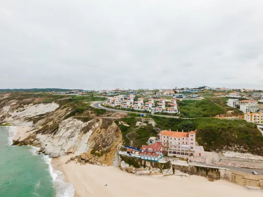 T2 Mobilado a Dois Passos da Praia com Vista Mar de Sonho