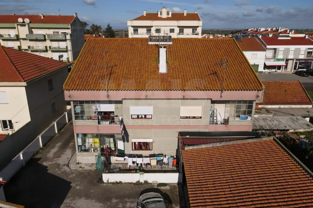 Prédio com garagens no Porto Alto, Samora Correia