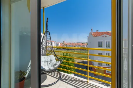 3-Bedroom Apartment with Parking in the Oliveirinhas Development in Samora Correia
