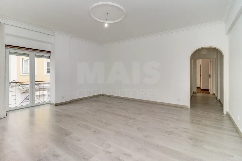 Apartamento T2 com garagem em Campo de Ourique