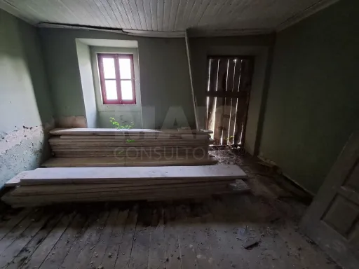 Moradia e 2 Armazéns em A-dos-Francos