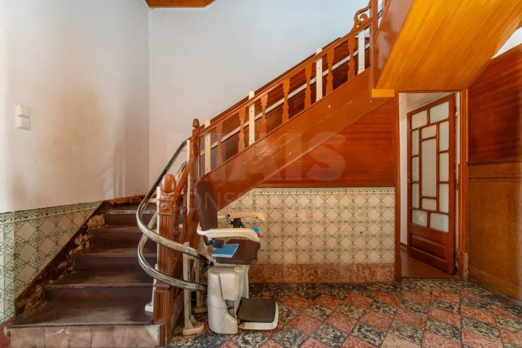 4-Bedroom House with Garage in Marinhais