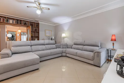 Apartamento T3 com Garagem Box e Arrecadação – São João dos Montes, Alhandra