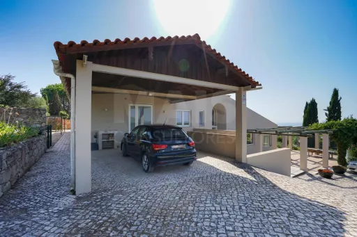 Moradia contemporânea T7 vista mar
