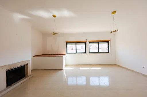 Apartamento T3 com Garagem na Lapa – Torres Novas