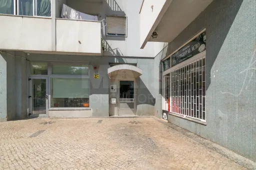 4 bedroom apartment with terrace