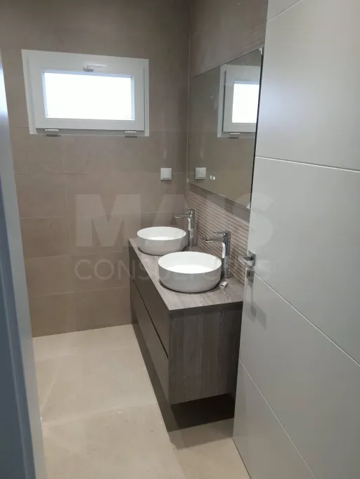 3-Bedroom Top-Floor Apartment with Panoramic Balcony, Garage, and Storage Room | Downtown Lourinhã, 10 Minutes from the Beach