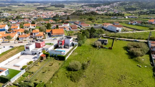 Terreno com 3200m2 e projeto aprovado para moradia térrea