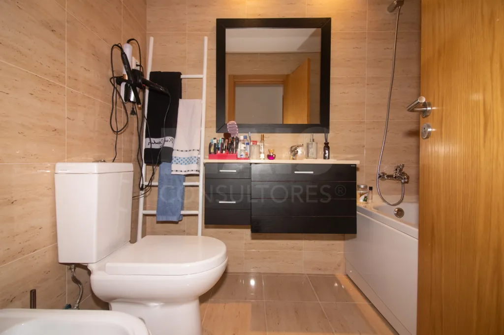 Apartamento T2 Moderno com Garagem | A-da-Beja, Amadora
