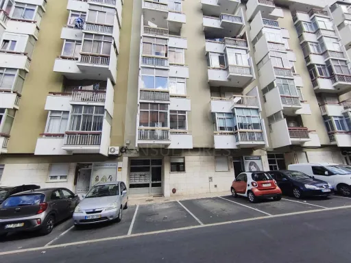 🏡 2-Bedroom Apartment with Storage in Oeiras - Comfort, Natural Light and Privileged Location!