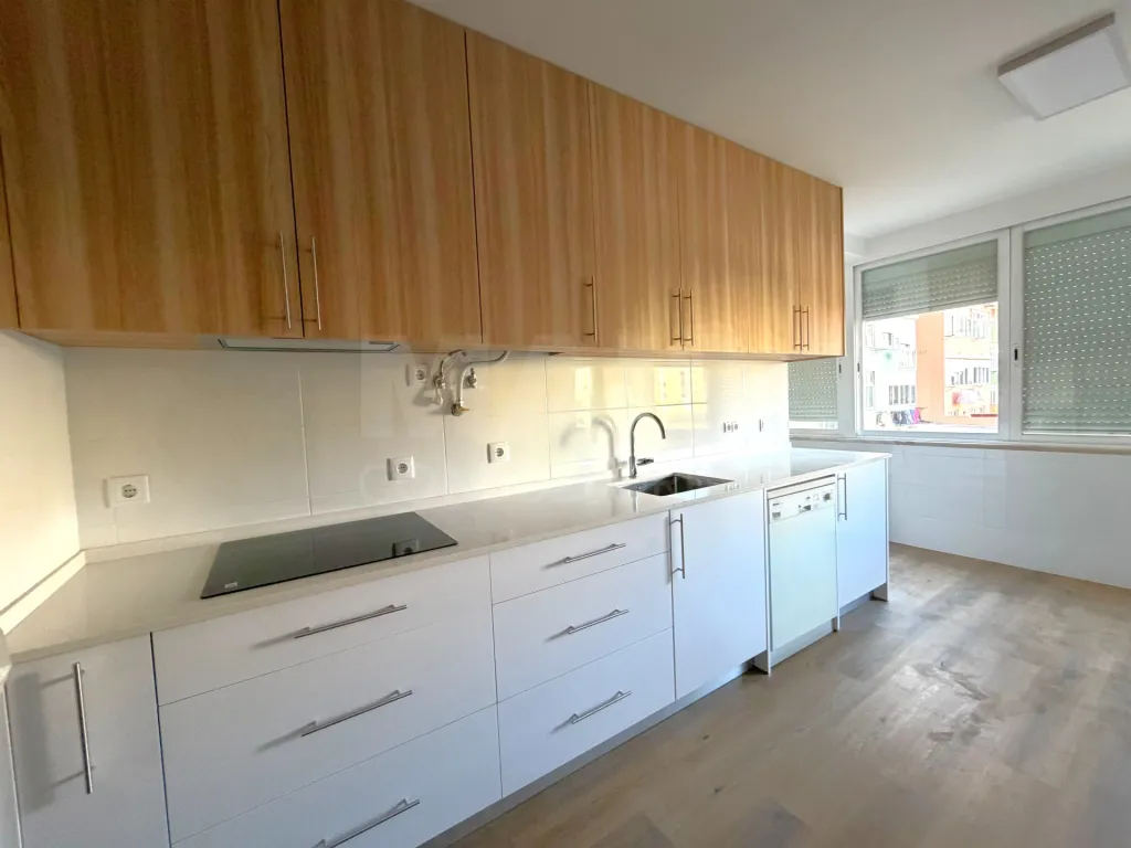 Apartamento T4 em Carnide