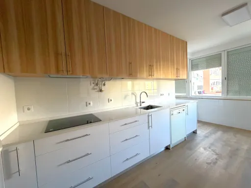 Apartamento T4 em Carnide