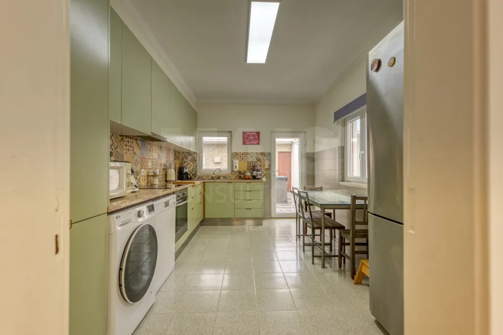 Moradia T3 Remodelada, Pronta a Habitar, com Ginásio, Anexo e Jardim