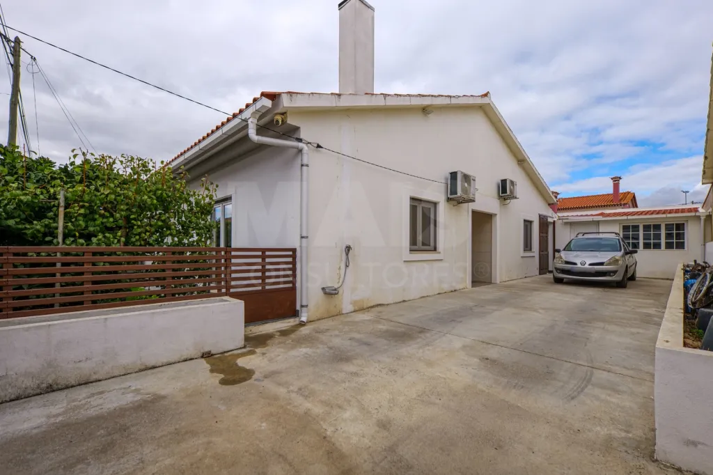 Moradia T3 Remodelada, Pronta a Habitar, com Ginásio, Anexo e Jardim