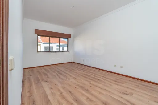 Oportunidade no Porto Alto, moradia T4+1 com 204m2 e logradouro.