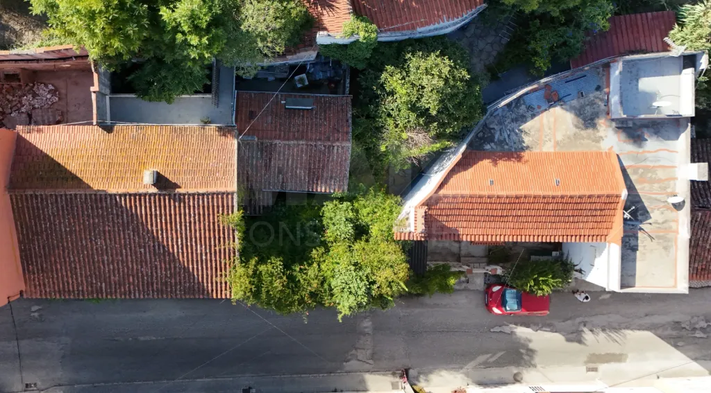 Duas Moradias com Terreno de 1.480 m² no centro da Lourinhã