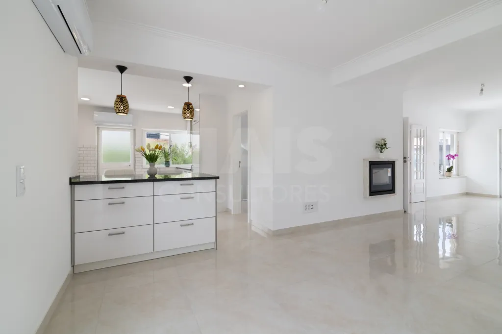 Moradia Isolada T4 Renovada — Abuxarda / Alvide, Cascais