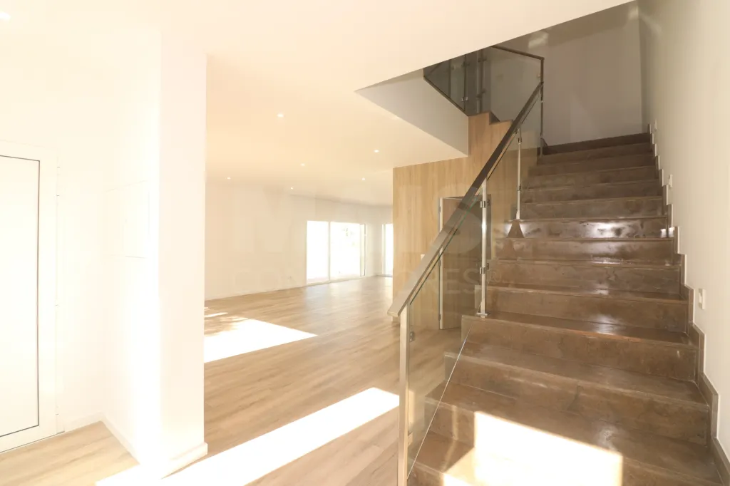 House 4 Bedrooms Juncalinho gated community