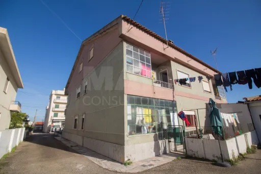 Prédio com garagens no Porto Alto, Samora Correia
