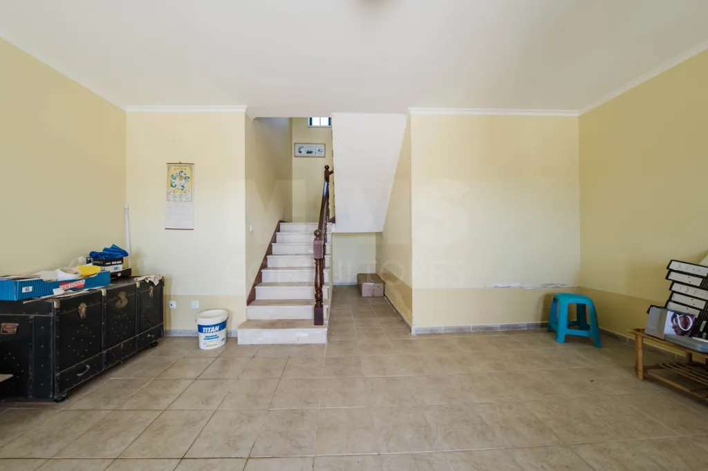 Moradia T3 inserida num terreno com 2516m2