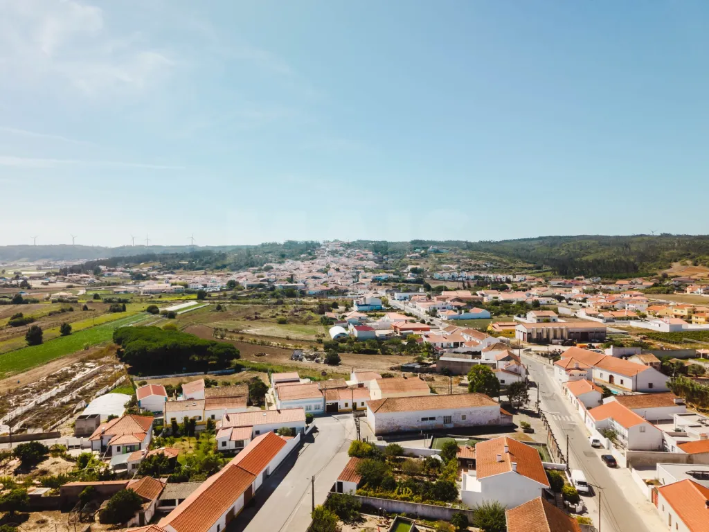 Lot with Plans for a 3-Bedroom House, Pool, Garage, and Garden in Olho Marinho, Óbidos