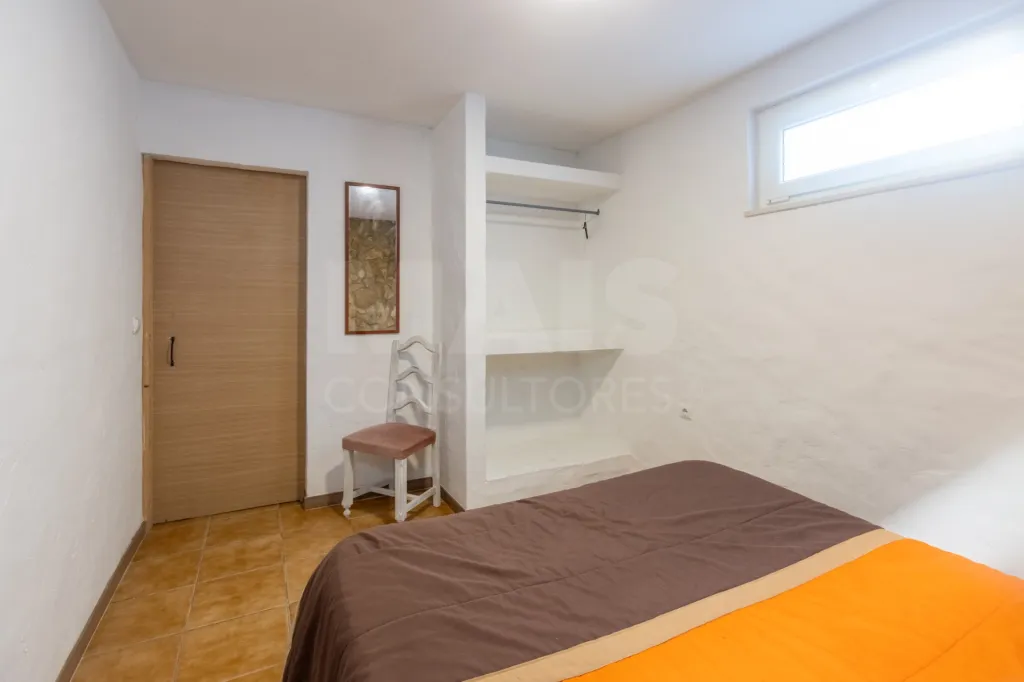 Moradia térrea T4 com anexo e 5.000 m2 de terreno em Geraldes