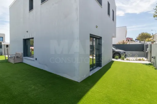 Moradia Independente T4 em TRAJOUCE, SÃO DOMINGOS DE RANA