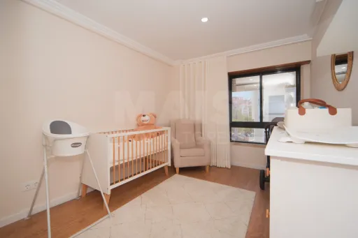Apartamento T2 Remodelado em Massamá