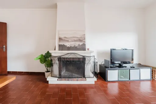 Apartamento T2 com Sótão e Varanda junto à Praia do Baleal