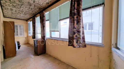 Prédio no Centro Histórico de Peniche com Elevado Potencial de Investimento e Rentabilidade