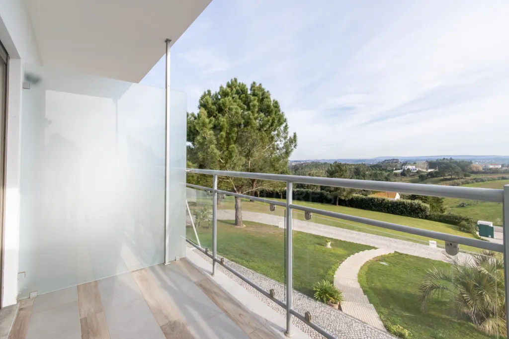 Moradia T4 de luxo no Barrocalvo, Carvalhal, Bombarral