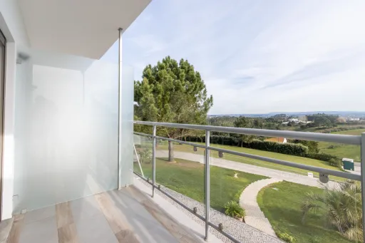 Moradia T4 de luxo no Barrocalvo, Carvalhal, Bombarral