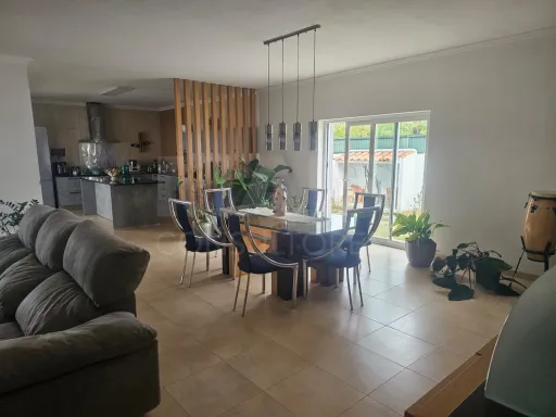 Excelente moradia T4 (4 suites) a 50 minutos de Lisboa