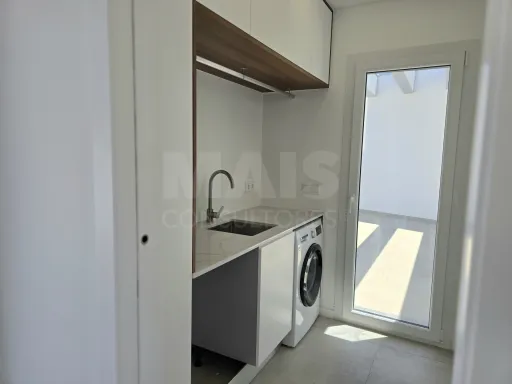 Moradia T4 térrea de luxo com piscina no Nadadouro