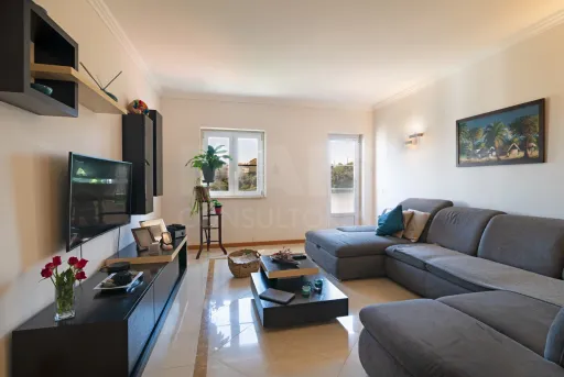 Andar de Moradia T4 com Terraço em Agualva-Cacém