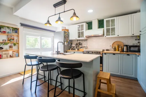 Fully Renovated 3-Bedroom Apartment in a Building with 2 Elevators