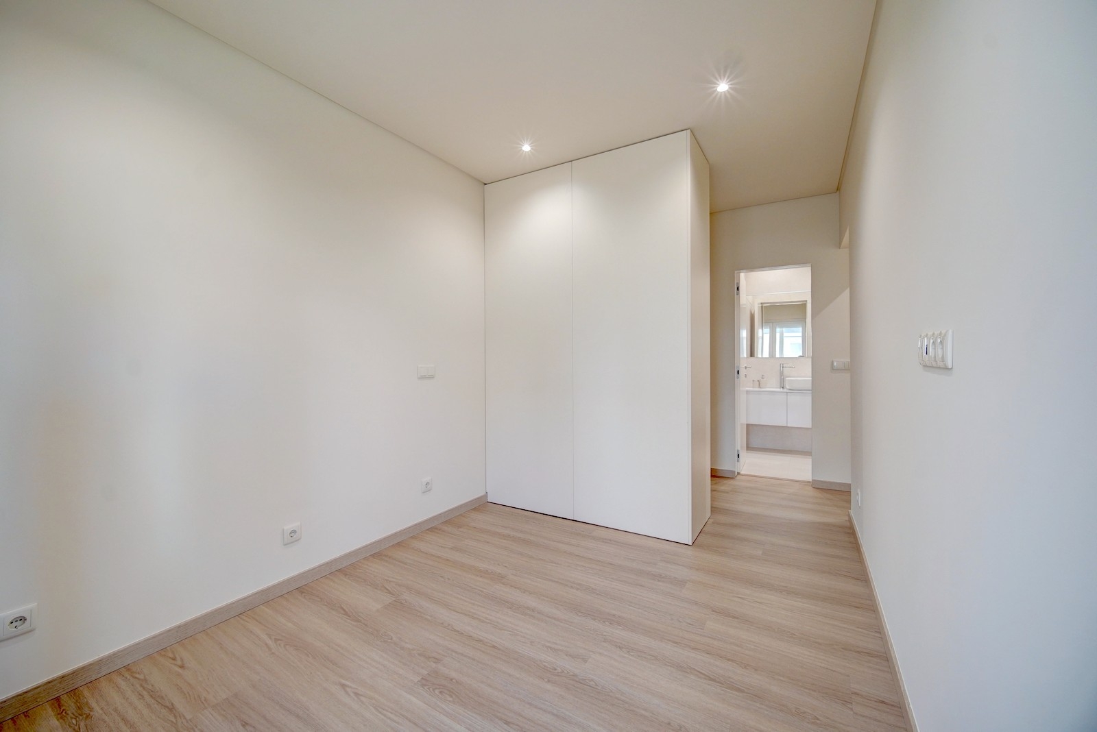 T4 em Queluz, TOTALMENTE Remodelado, com duas suítes